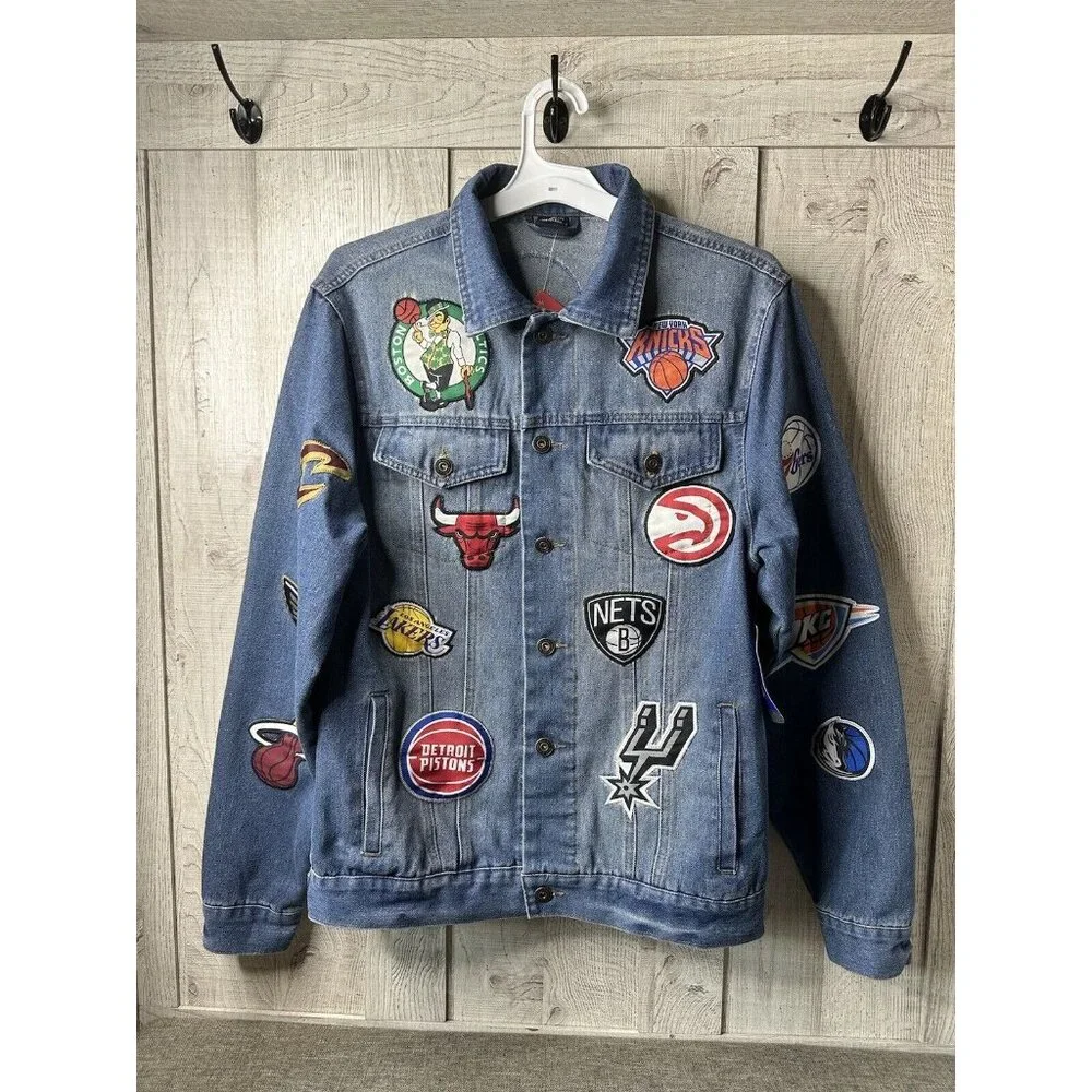 NBA Global Stores Mens Blue Denim Jacket Size Medium Team Stitched Logo Patches - Picture 1 of 14